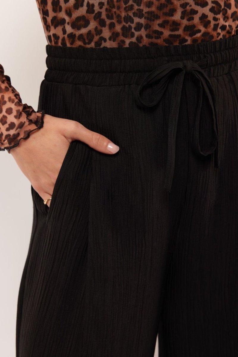 Fluresk Leslie Pants Zwart – Broeken van Fluresk, kleur XS, maat | JoAnnco