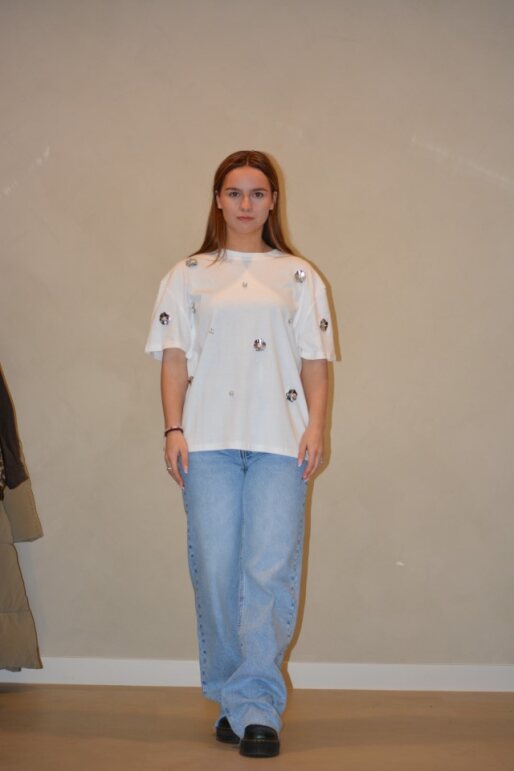 Ambika Witte T-shirt met Sequin Bloemen – T-Shirts van Ambika, kleur One Size, maat | JoAnnco