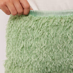 Close-up van de tailleband van de Arianne Skirt van Fluresk, met pluizige groene stof en elastische band.